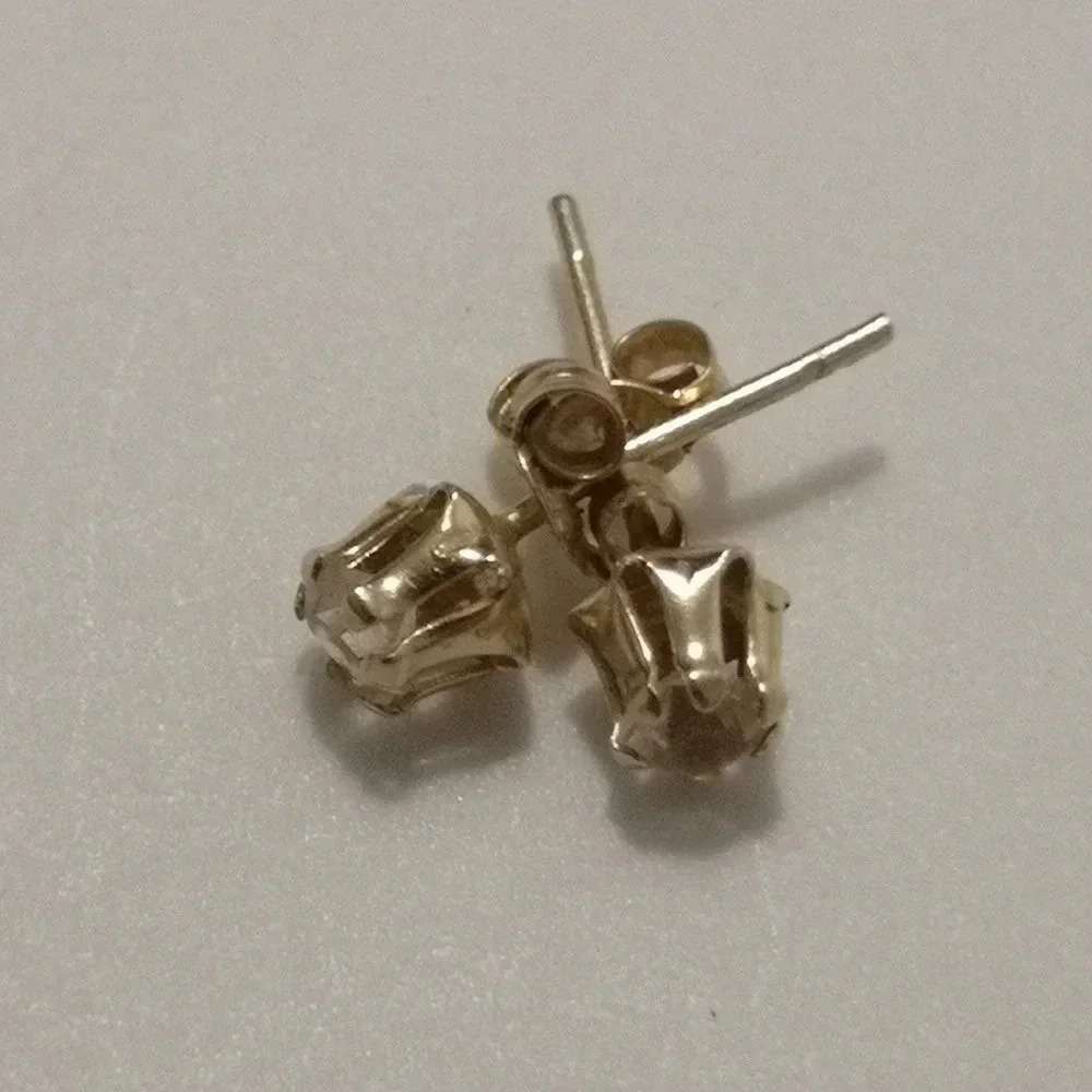 Vintage 10k Buttercup Stud Earrings